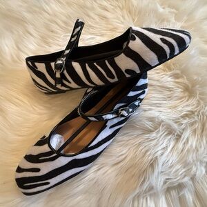 NEW Zebra Print Flats, Size 8.5